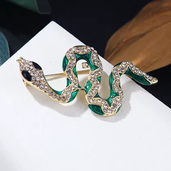 Serpenti Emerald Snake Gold Brooch - Picture 8 of 9